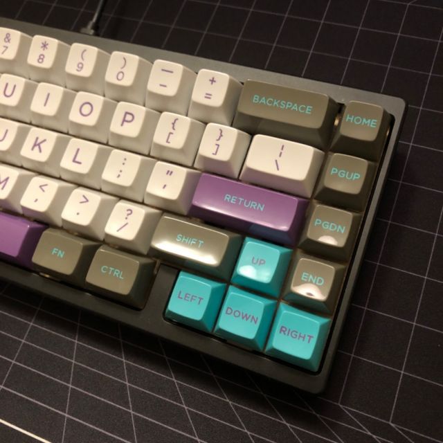 Portico68 BL • Daily Driver
---
One of my favorite keebs to put miles on at home, currently featuring HSA Hyperfuse and my custom wooden plate with Gateron Smoothies in between.